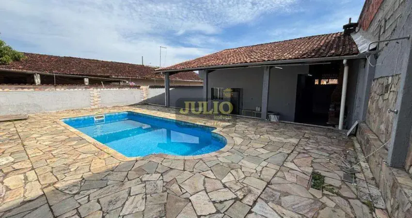 Casa à venda em mongaguá com piscina, varanda gourmet e 142,90m² de área construída