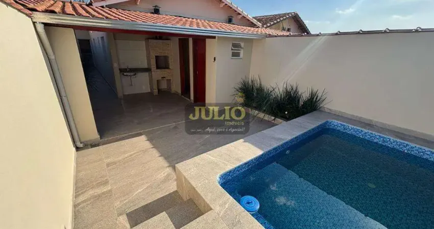 Casa com Piscina e Churrasqueira à Venda em Mongaguá – 2 Quartos e 4 Garagens