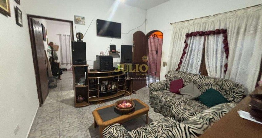 Casa Geminada à Venda em Mongaguá com Suíte, Churrasqueira e Quintal – 125m² de Terreno