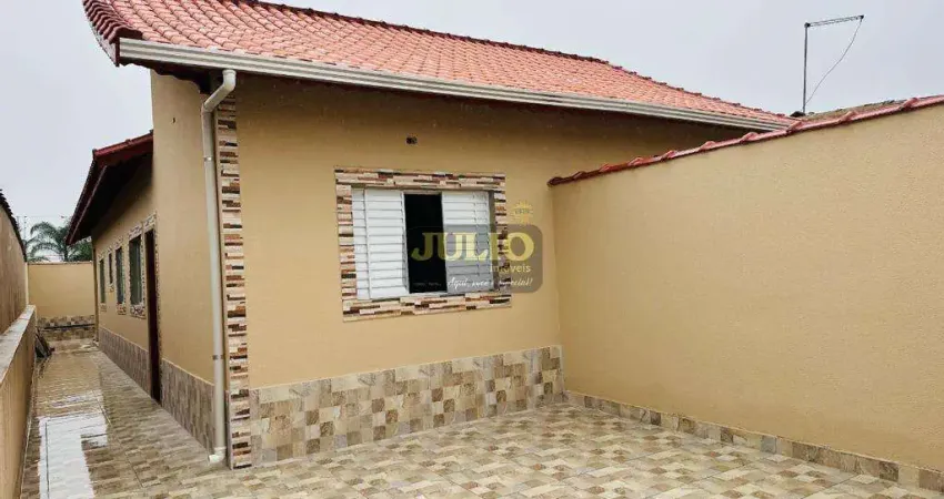 Linda Casa Geminada à Venda em Itanhaém com Piscina, 2 Quartos e Churrasqueira
