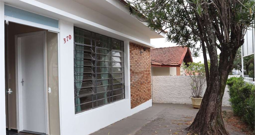 Casa com 3 quartos à venda em Vila Embaré - SP