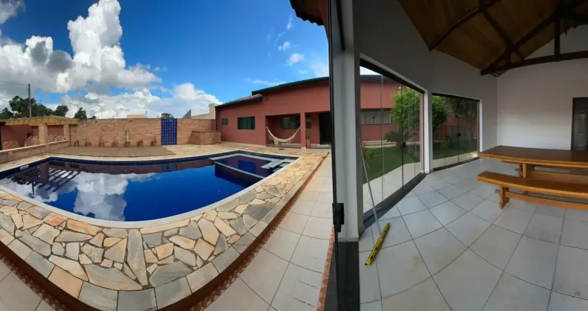 Oportunidade Casa à Venda de 242,48m² em Terreno de 500m² Valor 750 Mil em Frente à Prefeitura de Quadra SP