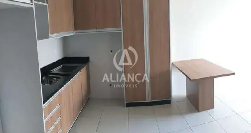 1 Dormitório
1 Banheiro
Sala/ Cozinha /Área de serviço
1 box de garag