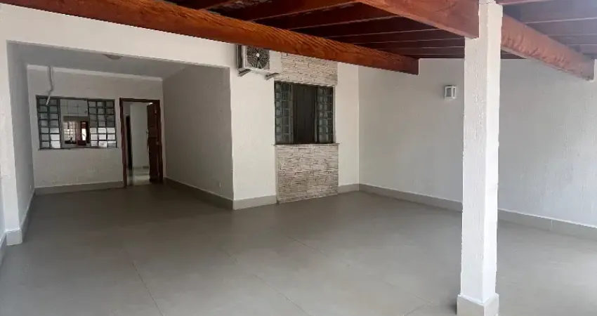 Casa com 2 quartos para alugar na Rua Alcino Carneiro Ribas, Jardim Burle Marx, Londrina