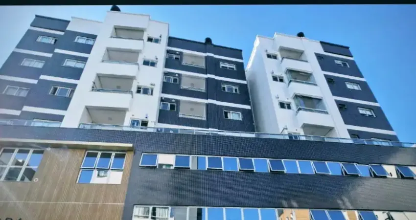 “amplo apartamento, com excelente disposição dos cômodos e ótimo aproveitamento de cada ambiente.'