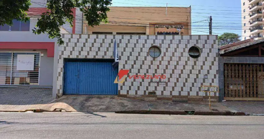 Casa a 30 metros da Avenida Independência e próxima da Igreja São Judas Tadeu.