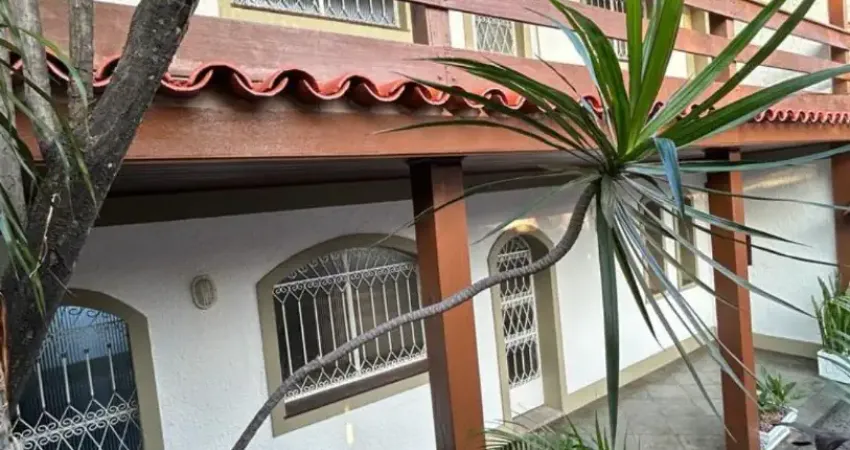 Maravilhosa casa triplex para alugar em ramos, um paraíso no bairro