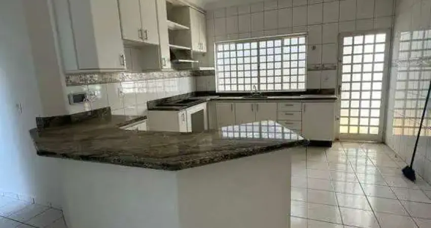 Casa à venda em Franca (Parque Residencial Nova Franca) – 3 quartos, 2 vagas, 180 m²