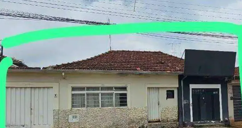 Casa à venda no Centro de Franca, SP — 200 m² de área interna, 273 m² de terreno