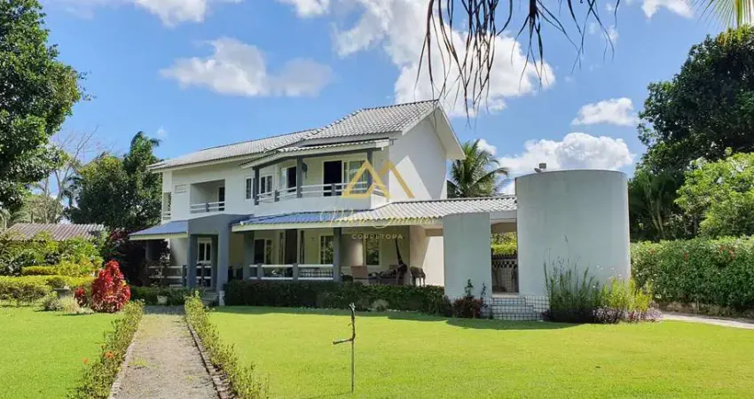 Vendo essa confortável e elegante casa, em condomínio de luxo, com acessibilidade, rampa e elevador, em condomínio de Aldeia, próximo a Recife.