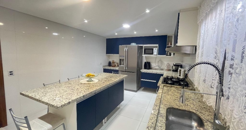 SOBRADO TRIPLEX ÓTIMA OPORTUNIDADE DE INVESTIMENTO