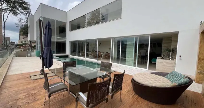 Casa com 5 quartos à venda no Centro, Patos de Minas