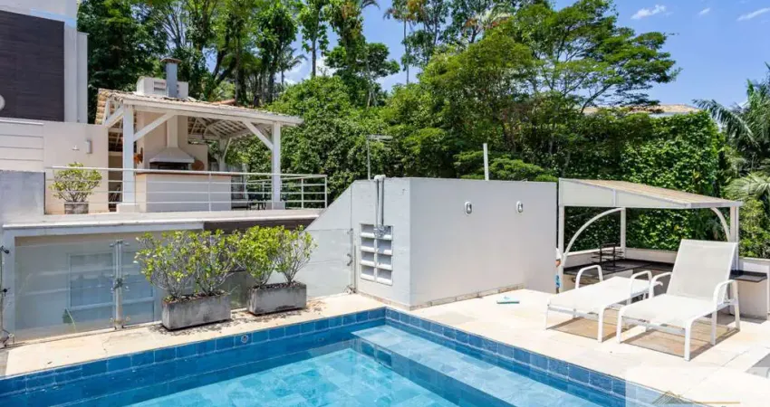 Casa em condomínio, 586mts, 3 suítes, 4 vagas no condomínio almirante