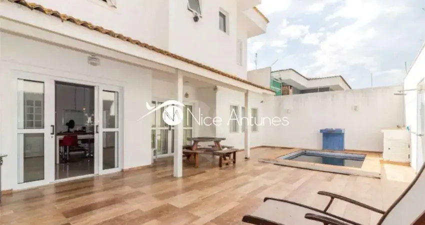 Casa à venda, com 4 dormitórios, 6 wcs, 4 suítes, 3 salas e 4 vagas  Horto Floresta- Rua Fechada !!!