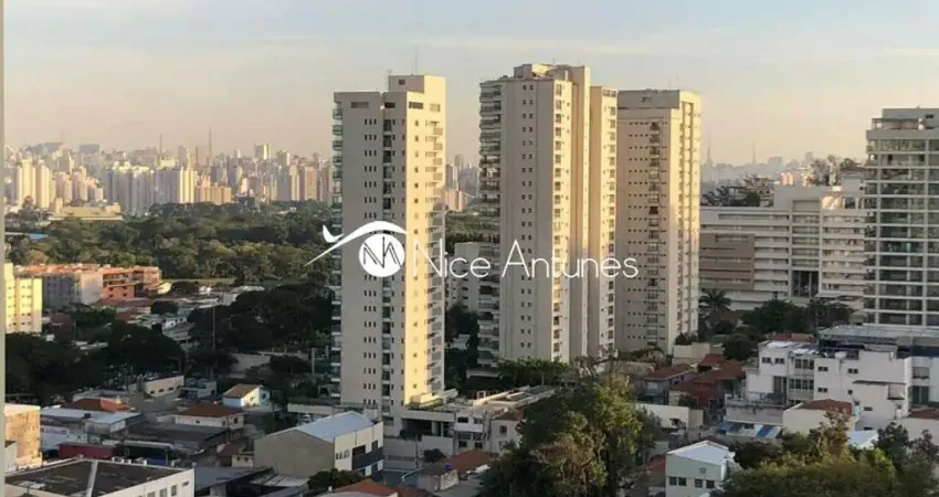 Apartamento com 2 dormitórios sendo uma suíte, 2 vagas de garagem a poucos metros da Brás Leme