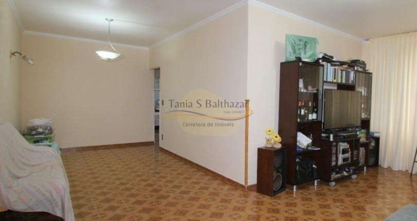 Apartamento contendo 03 Dormitórios sendo 01 Suíte, Bairro Embaré em Santos.