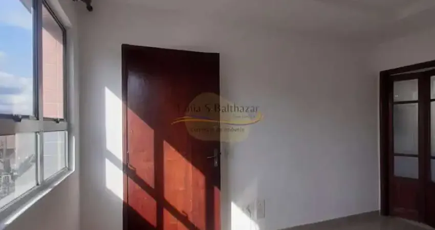 Apartamento de Frente, com Sacada.