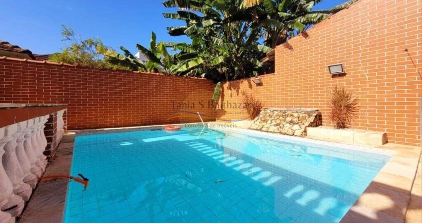 Sobrado com Piscina e Churrasqueira. Bairro Campo Grande. Santos/SP.