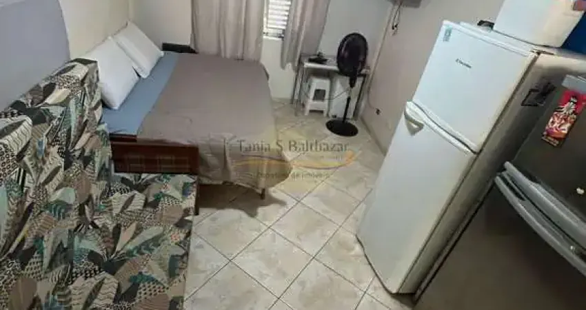 Kitnet bem conservado, no Bairro Ponta da Praia, em Santos.