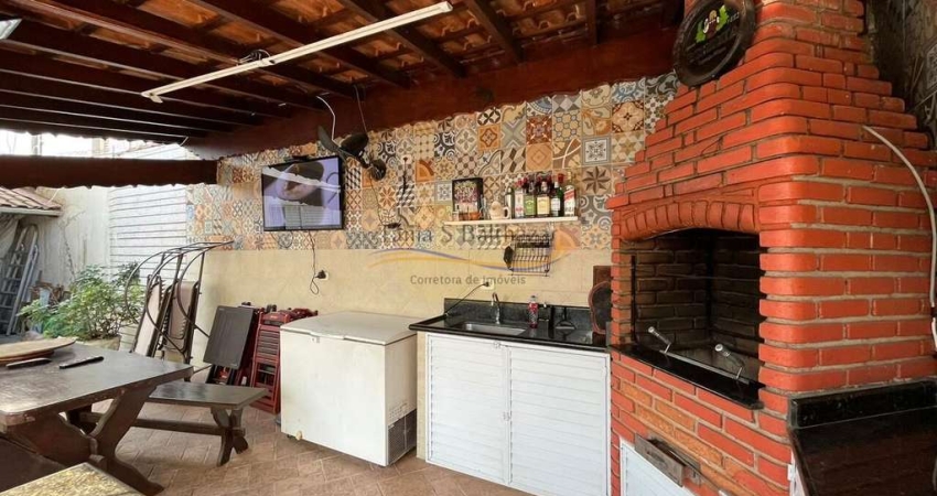 Casa Sobreposta Baixa com Piscina e Churrasqueira