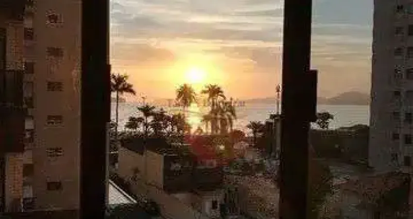 Apartamento de 03 Dormitórios, sendo 01 Suíte  no Bairro Ponta da Praia em Santos/SP.
