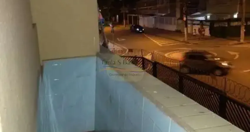 Apartamento de Frente, Primeiro andar, a venda no Bairro Embaré, em Santos.
