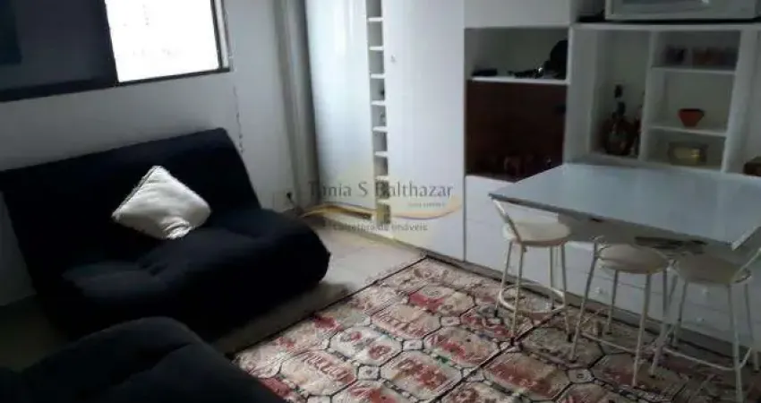Apartamento com Um Dormitório, próximo à Praia, em Santos.