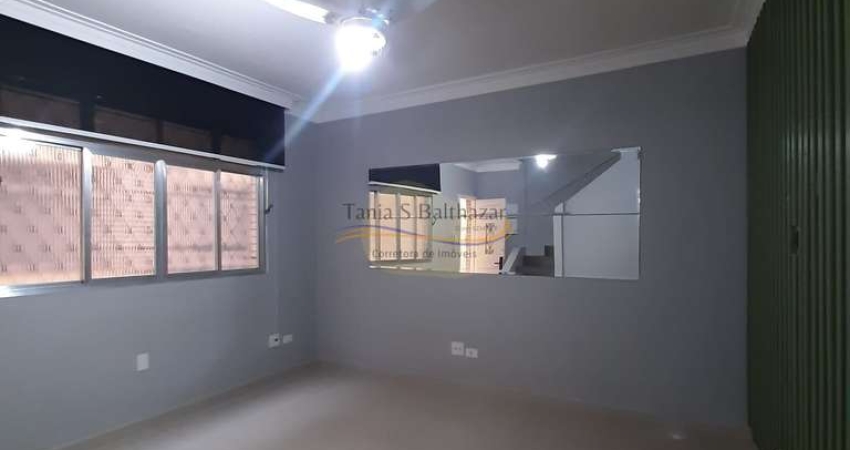Sobrado bem conservado em Villagio - Bairro Macuco - Santos/SP.