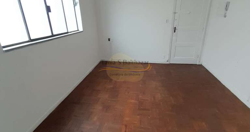 Apartamento no Primeiro andar. Embaré, em Santos/SP.