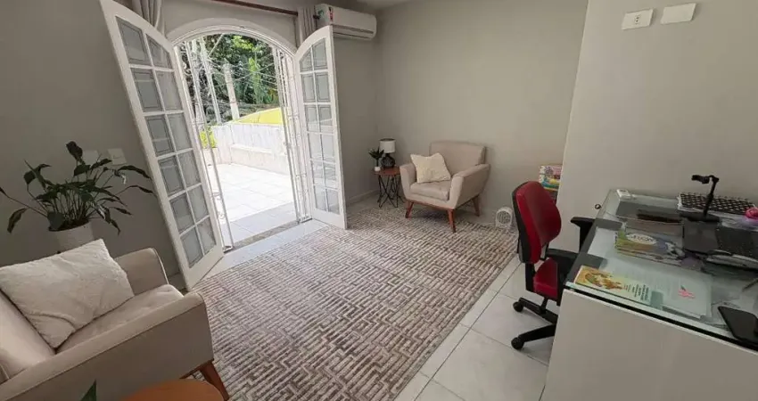 Casa à venda, 3 quartos, 1 vaga, Super Quadra Morumbi - São Paulo/SP