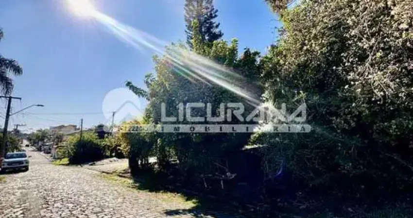 Terreno a venda na praia do centro de bombinhas com potencial construtivo para residencial/pousada ou tão somente para uma excelente moradia.