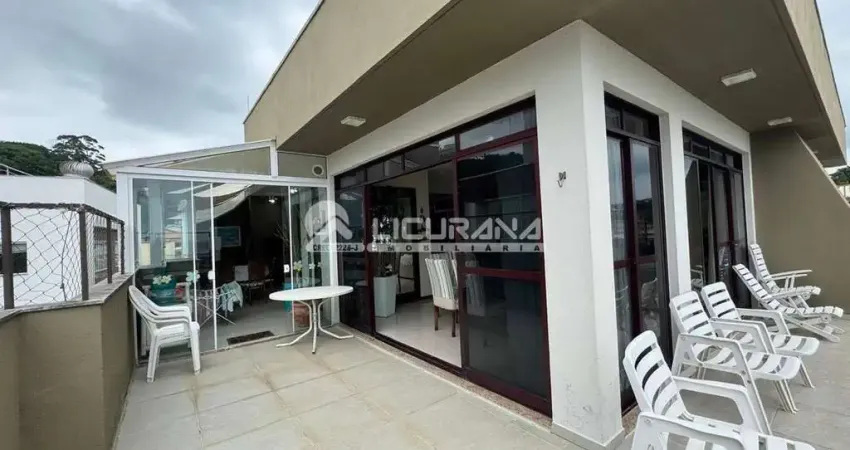 Singular cobertura plana com vista mar, com 04 dormitórios, e 05 garagens a venda na praia do centro de bombinhas/sc