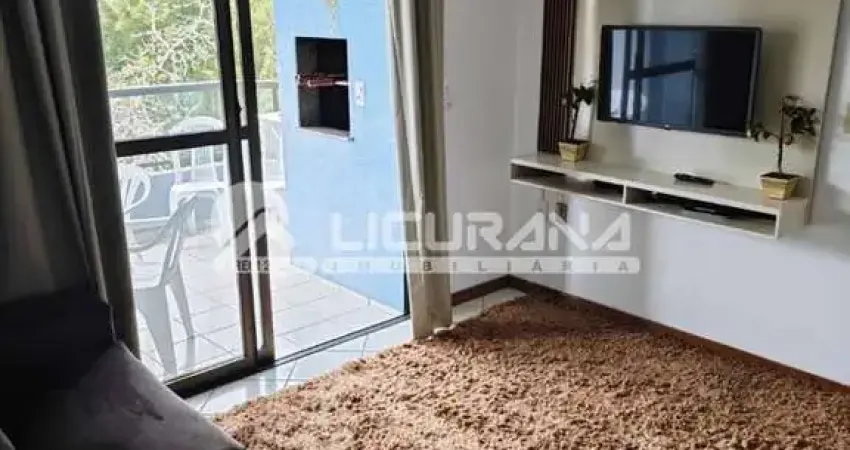 Oportunidade na praia do centro de bombinhas, apartamento com 2 dormitórios a 100 metros do mar, e, local com vista para o sol da manhã.