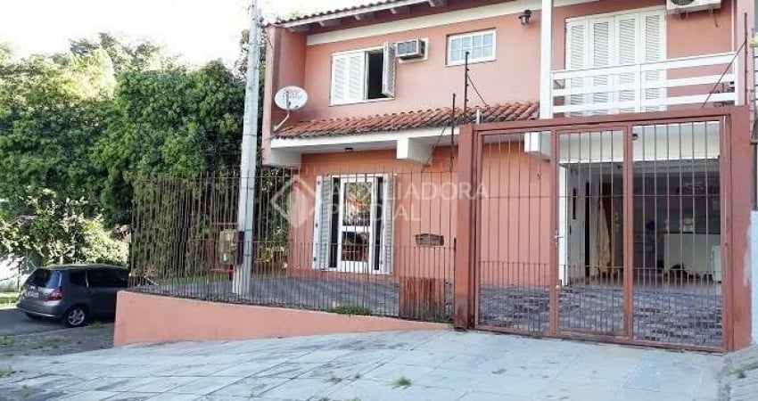 Casa com 3 quartos à venda na Rua Doutor Luiz da Silva Flores, 16, Teresópolis, Porto Alegre