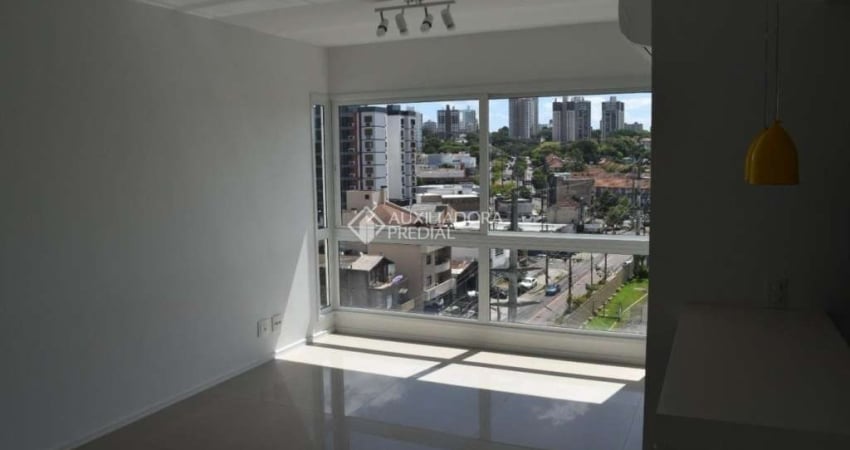 Apartamento com 3 quartos à venda na Rua Bezerra de Menezes, 623, Passo da Areia, Porto Alegre