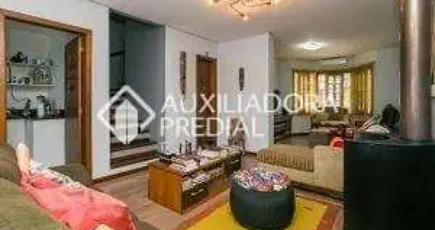 Casa com 3 quartos à venda na Rua Criciúma, 345, Guarujá, Porto Alegre