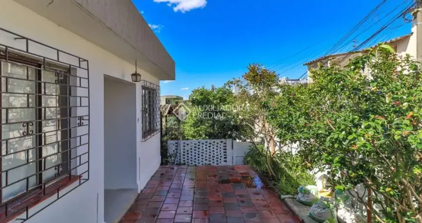 Casa com 3 quartos à venda na Rua Diamantina de Bittencourt Oliveira, 10, Nonoai, Porto Alegre