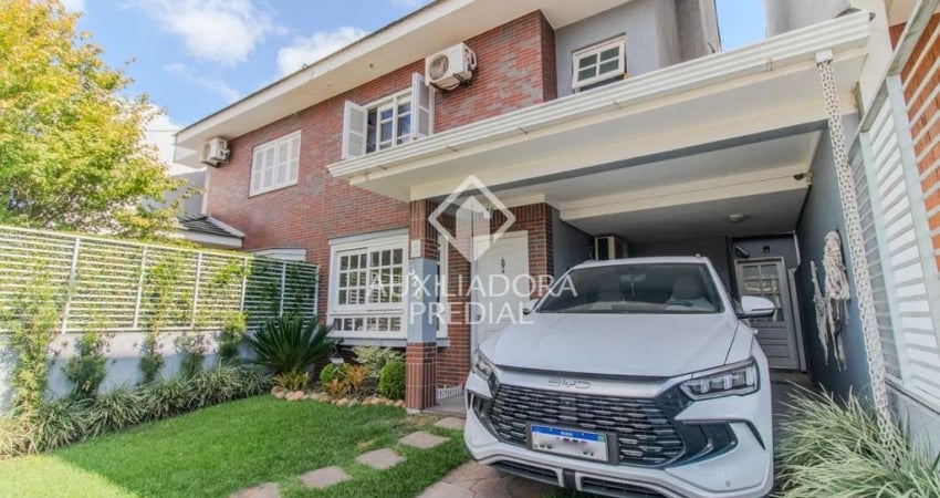Casa com 3 quartos à venda na Rua Ivo Walter Kern, 320, Hípica, Porto Alegre