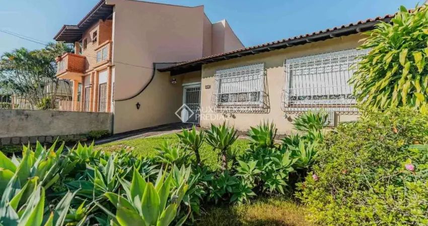 Casa com 3 quartos à venda na Rua Curupaiti, 806, Cristal, Porto Alegre