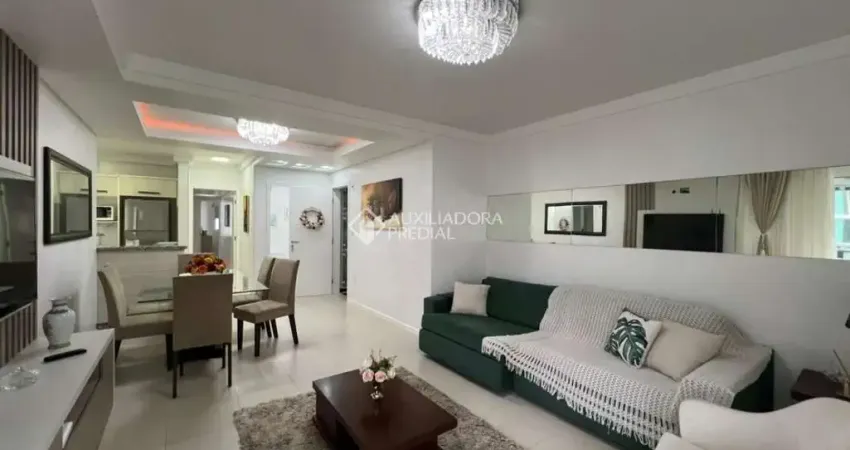 Apartamento com 3 quartos à venda na Rua 319, 58, Meia Praia, Itapema