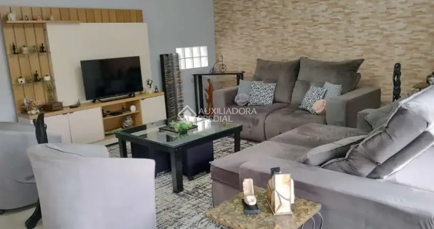 Casa com 3 quartos à venda na Rua Doutor Campos Velho, 1010, Cristal, Porto Alegre