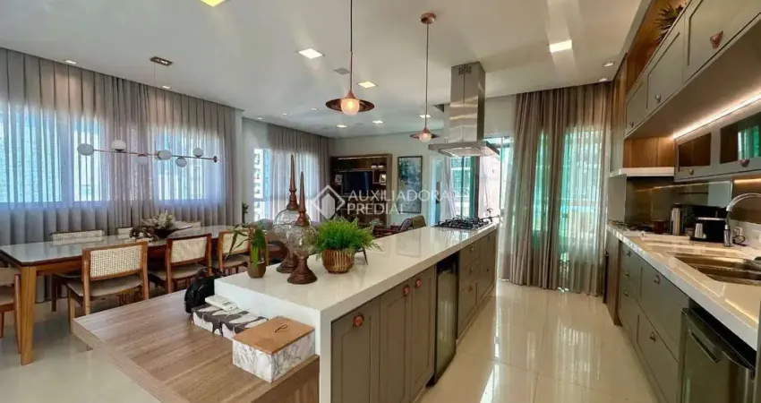 Cobertura com 4 quartos à venda na Rua 265, 113, Meia Praia, Itapema