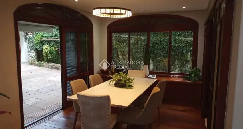 Casa com 4 quartos à venda na Rua Alfredo Schuett, 320, Três Figueiras, Porto Alegre