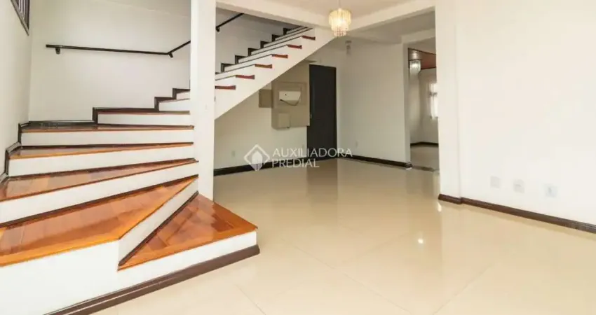 Casa com 5 quartos à venda na Rua Vidal de Negreiros, 644, Vila São José, Porto Alegre