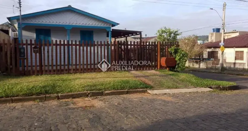 Casa com 4 quartos à venda na Rua Enfermeiro Ventura, 350, Vila Nova, Porto Alegre