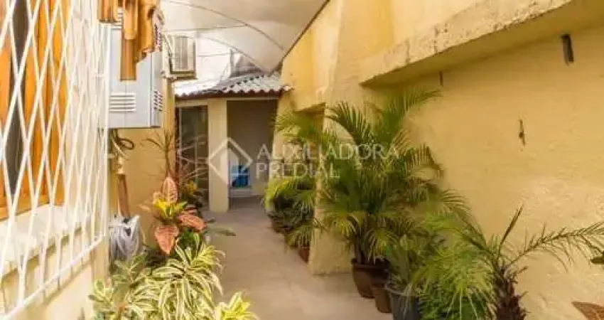 Apartamento com 2 quartos à venda na Rua Tiradentes, 35, Independência, Porto Alegre