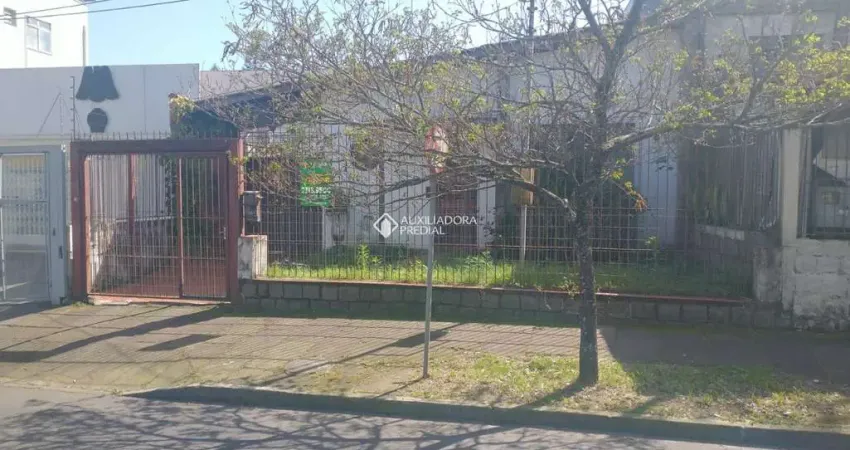 Casa à venda na Avenida Grécia, 626, Passo da Areia, Porto Alegre