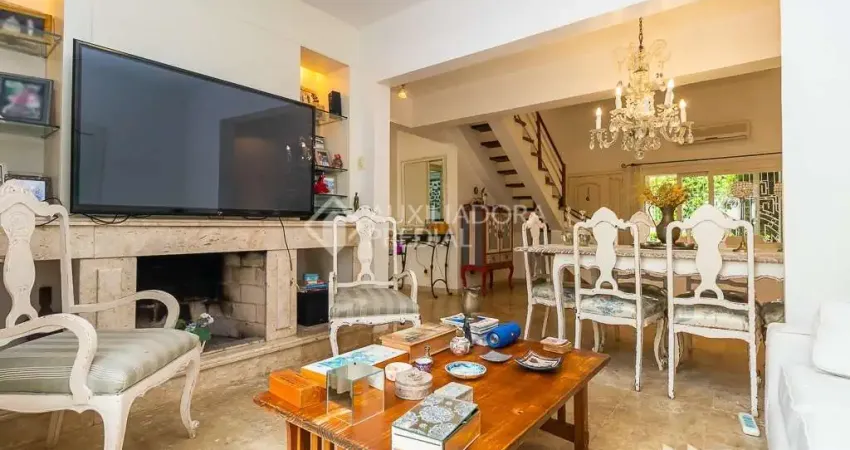 Casa com 5 quartos à venda na Rua Araruama, 785, Vila Jardim, Porto Alegre