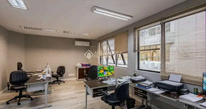 Sala comercial à venda na Rua Félix da Cunha, 751, Floresta, Porto Alegre