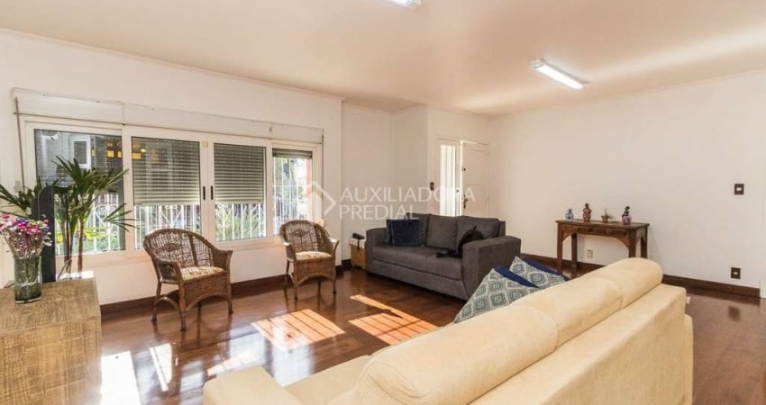 Casa com 3 quartos à venda na Rua Coronel Tisiano F. de Leoni, 290, Coronel Aparício Borges, Porto Alegre